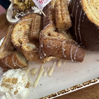 Madres Brunch - Churro French toast - Breakfast & Brunch Near Me - Whittier, California Madres Brunch - Churro French toast - Breakfast & Brunch Near Me - Whittier, California