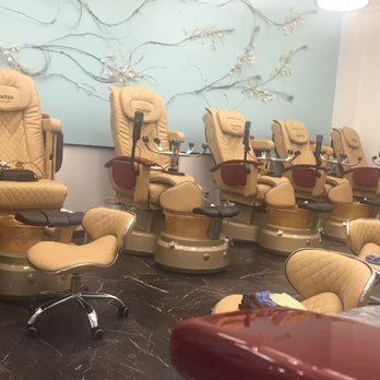 Mani Pedi Spa - Eyelash Service Near Me - Honolulu, Hawaii