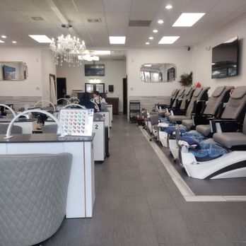 LA Nails & Spa - Nail Salons Near Me - Villa Park, Illinois
