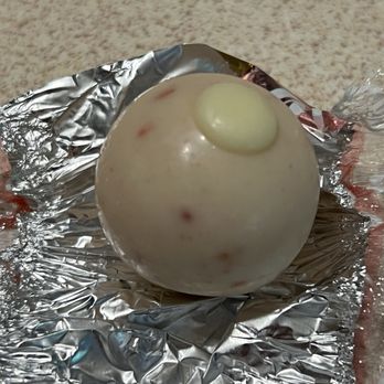 Lindt Chocolate Shop - Neapolitan White Chocolate Truffle - Chocolatiers & Shops Near Me - New York, New York Lindt Chocolate Shop - Neapolitan White Chocolate Truffle - Chocolatiers & Shops Near Me - New York, New York
