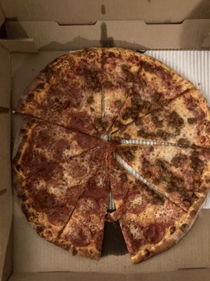 Walter's 303 Pizzeria & Publik House by null