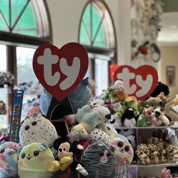EddieWorld - Stuffed animals at Eddie's World - Service Stations Near Me - Yermo, California