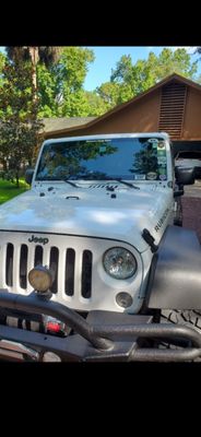 Windshield repairs - Multiple makes and models of windshield as well as side and back glass replacement
