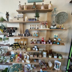 VineHouse Lounge - Lots of body products