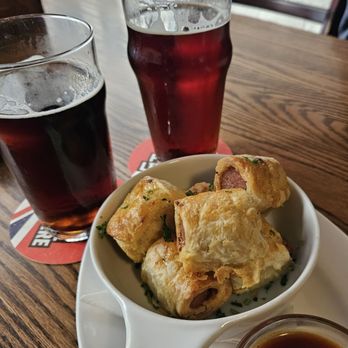 Elephant & Castle - Mini sausage rolls with curry ketchup...delicious - Pubs Near Me - Chicago, Illinois