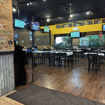 Angry Crab Shack - Dining room - Cajun/Creole Near Me - Yuma, Arizona