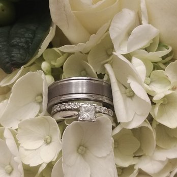 Vons - Bridal Bouquet by Sara with the rings - Grocery Near Me - Orange, California