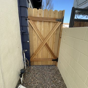 Paradise Painters - Stained Fence - Painters Near Me Paradise Painters - Stained Fence - Painters Near Me