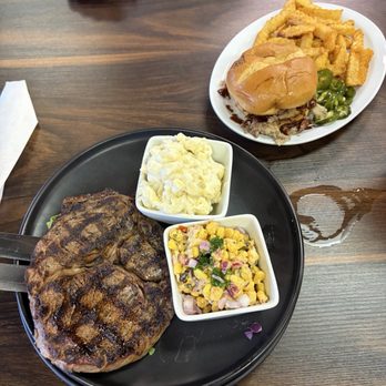 Campfire - Ribeye and pulled pork sandwich - Burgers Near Me - Helen, Georgia Campfire - Ribeye and pulled pork sandwich - Burgers Near Me - Helen, Georgia