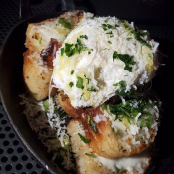 Earls Kitchen + Bar - Cocktail Bars Near Me - Plano, Texas