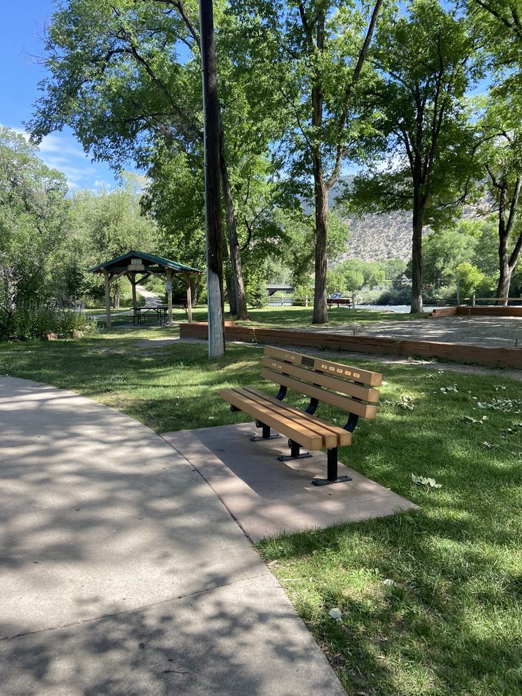 Veltus Park Logo