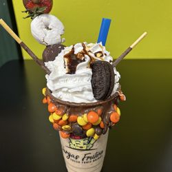 Vargas Fruiteria - Reese's Shake
