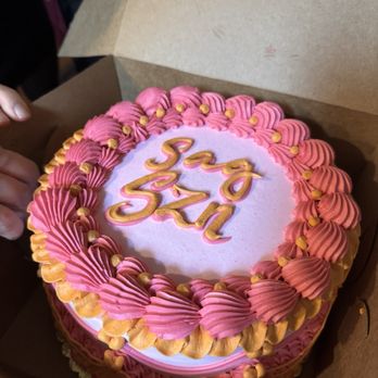 Butter + Cream Bakery - Custom birthday cake - Bakeries Near Me - Los Alamitos, California