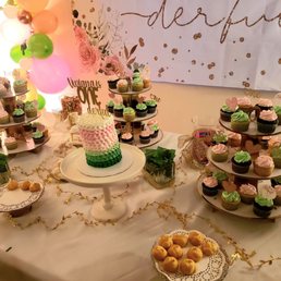 a table of cupcakes a table of cupcakes
