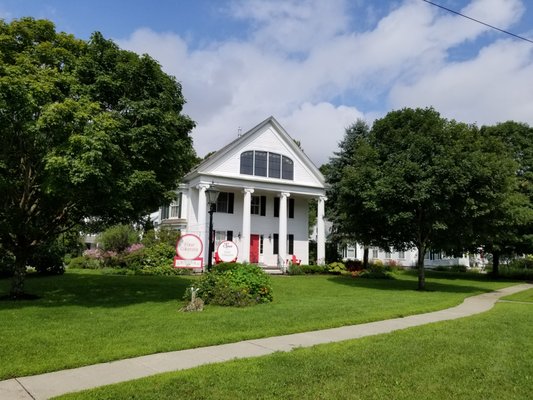 Four Columns Inn & 1832 Tavern by null