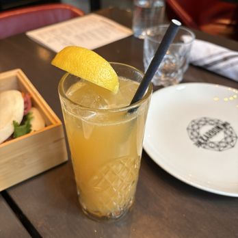 The Carbon Bar - Peach cocktail - Barbeque Near Me - Toronto, Ontario
