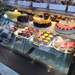 Konditoria - Kahvila St. Honoré - Beautiful presentation of sweets