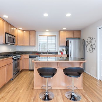 Seattle Modern Home Staging - Kitchen, Nesbit Ave. - Home Staging Near Me - Kent, Washington Seattle Modern Home Staging - Kitchen, Nesbit Ave. - Home Staging Near Me - Kent, Washington