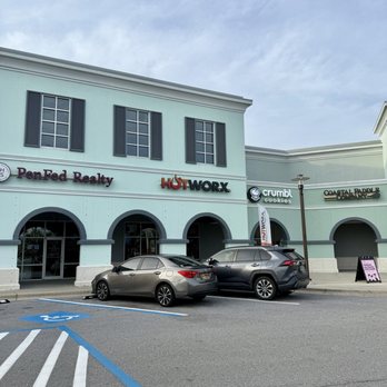 HOTWORX - Gulf Breeze, FL - Entry/drive up in center - Pilates Near Me - Gulf Breeze, Florida