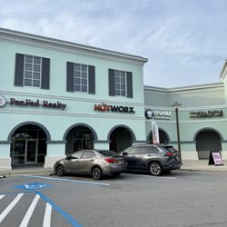 HOTWORX - Gulf Breeze, FL - Entry/drive up in center