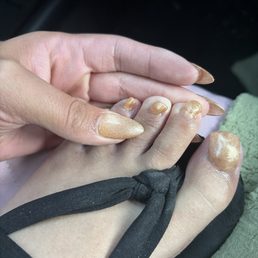 wtf???? I told her to make my nails look pretty. This girl left them pointing different directions. wtf wtf???? I told her to make my nails look pretty. This girl left them pointing different directions. wtf
