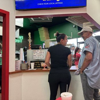 DoughBoyz Pizza - Uncle yapping it up with the staff, lol - Pizza Near Me - Oviedo, Florida