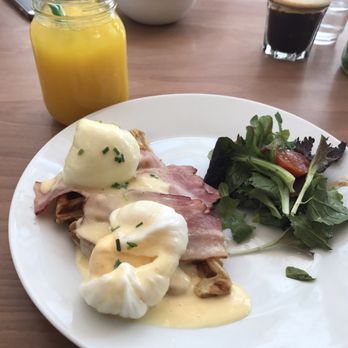 Peck 47 - Eggs Benedict and house made orange juice. - Breakfast & Brunch Near Me - Brussels, BRU Peck 47 - Eggs Benedict and house made orange juice. - Breakfast & Brunch Near Me - Brussels, BRU