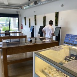 Nug - Concentrate Area / Computers to order w/full menu