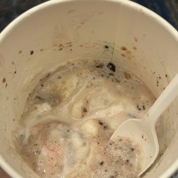 Red Mango - rather foul! - Ice Cream & Frozen Yogurt Near Me - Chicago, Illinois