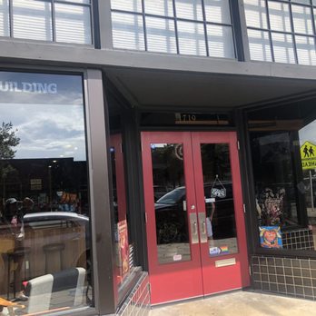 Stumpy's Social - Outside. Right door only! - Axe Throwing Near Me - Jacksonville, Florida