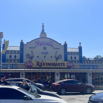Mercado's - cars parked in front of a restaurant - Mexican Near Me - Tyler, Texas