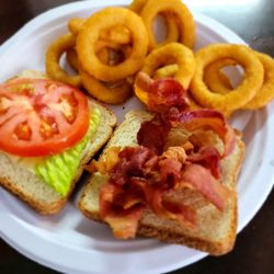 Crossbones Grill - BLT