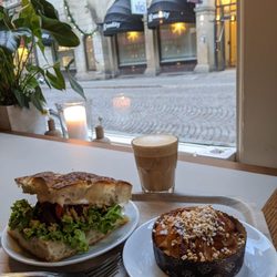 Patisseriet - Foaccasia sandwich with pastry and chai latte
