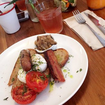 Caravelle - The Spanglish. Mushrooms smothered, bacon, tomatoes, toast, 2 eggs your way and sausage. And their homemade salsa was great ! - Breakfast & Brunch Near Me - Barcelona, B