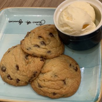 Spurrier's Gridiron Grille - Chocolate Chip Cookies with Vanilla Ice Cream - American Near Me - Gainesville, Florida