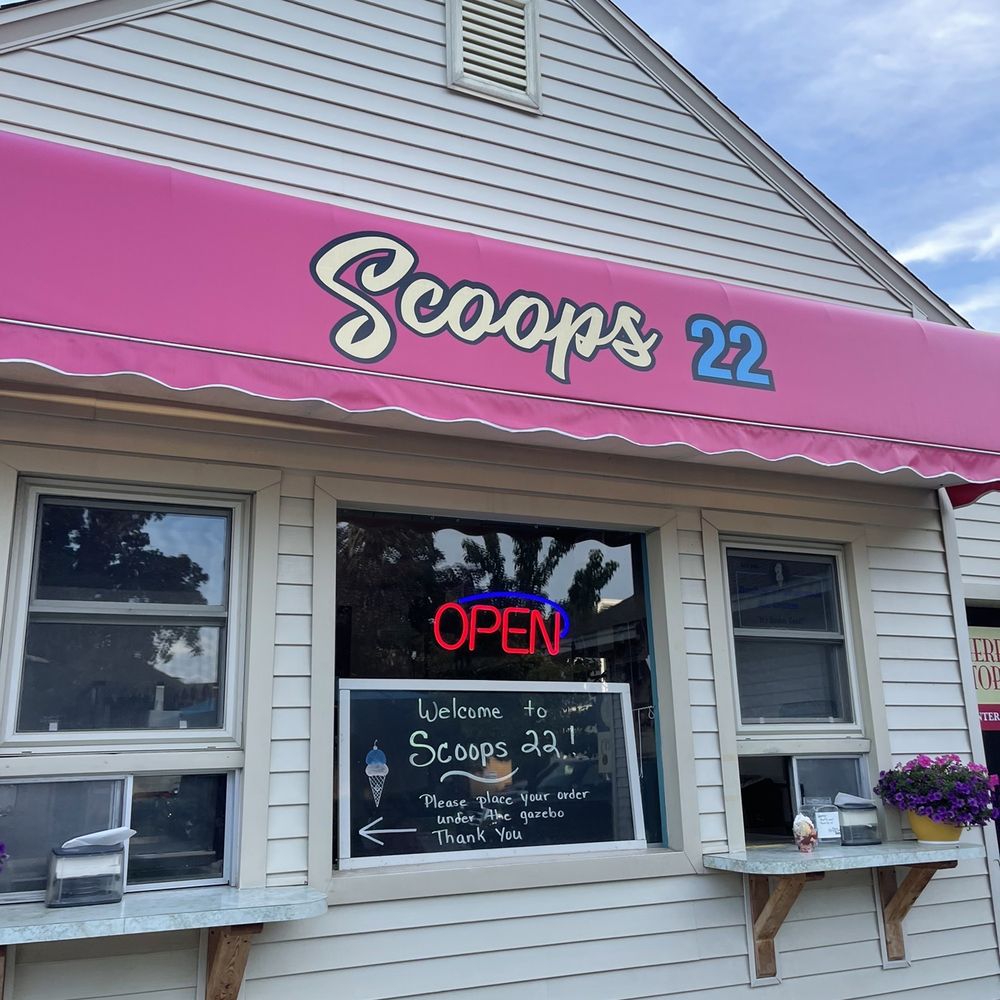 Scoops 22 - Picking up my order (bottom right) at Scoops 22 - Ice Cream & Frozen Yogurt Near Me - Suttons Bay, Michigan Scoops 22 - Picking up my order (bottom right) at Scoops 22 - Ice Cream & Frozen Yogurt Near Me - Suttons Bay, Michigan
