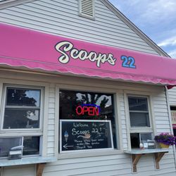 Scoops 22 - Picking up my order (bottom right) at Scoops 22