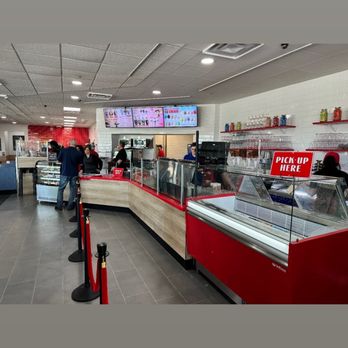 Friendly's - Ice Cream Fountain & Bakery Display - Ice Cream & Frozen Yogurt Near Me - Orlando, Florida