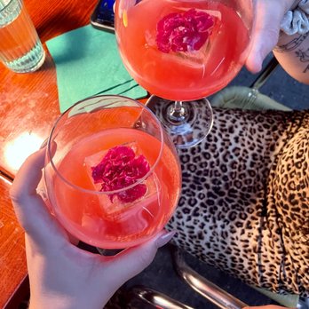 Soothr - rose quartz cocktail - Thai Near Me - New York, New York