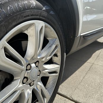 Glenoaks Car Wash - These wheels looks crazy - Car Wash Near Me - Burbank, California Glenoaks Car Wash - These wheels looks crazy - Car Wash Near Me - Burbank, California