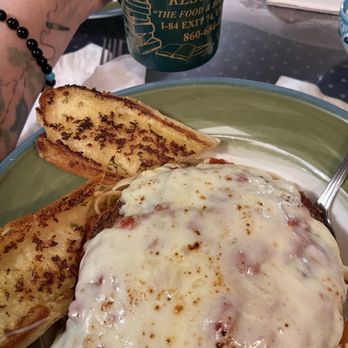 The Traveler Restaurant - Chicken Parmesan the pasta and garlic bread - American Near Me - Union, Connecticut
