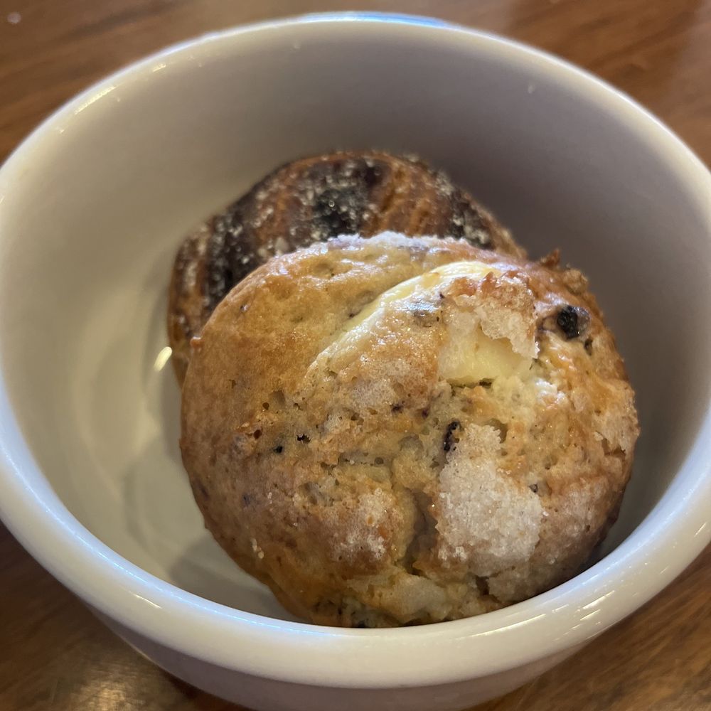 SHOR - Scone and cinnamon roll - Breakfast & Brunch Near Me - Honolulu, Hawaii SHOR - Scone and cinnamon roll - Breakfast & Brunch Near Me - Honolulu, Hawaii