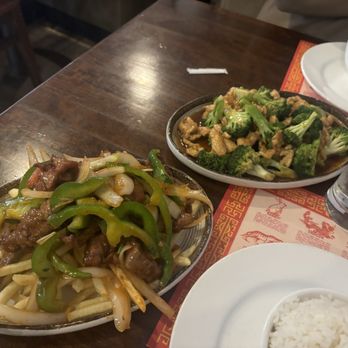 La Nueva Victoria - Chicken with Broccoli and Lomo Saltado - Chinese Near Me - New York, New York La Nueva Victoria - Chicken with Broccoli and Lomo Saltado - Chinese Near Me - New York, New York