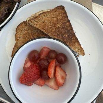 Earthbound Farm Stand - Kids grilled cheese and side of fruit - Organic Stores Near Me - Carmel, California Earthbound Farm Stand - Kids grilled cheese and side of fruit - Organic Stores Near Me - Carmel, California