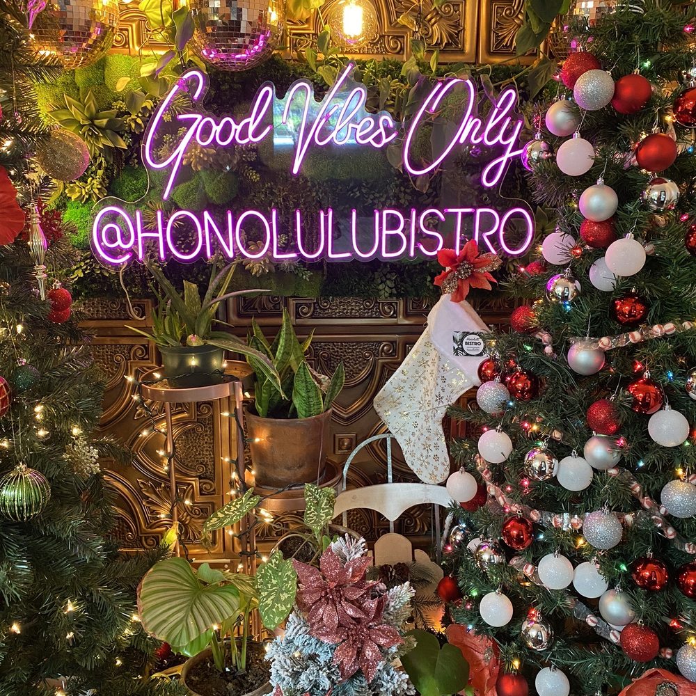 Honolulu Bistro - Christmas display - Hawaiian Near Me - Honolulu, Hawaii
