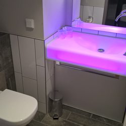 Holiday Inn - Night light in bathroom
