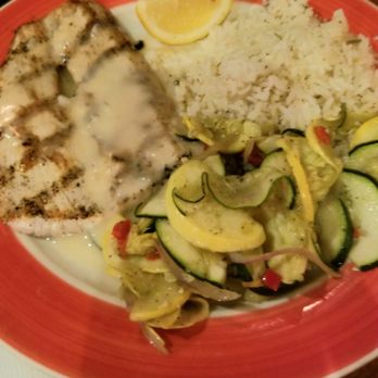 Surf Hut - Mahi mahi - Seafood Near Me - Destin, Florida