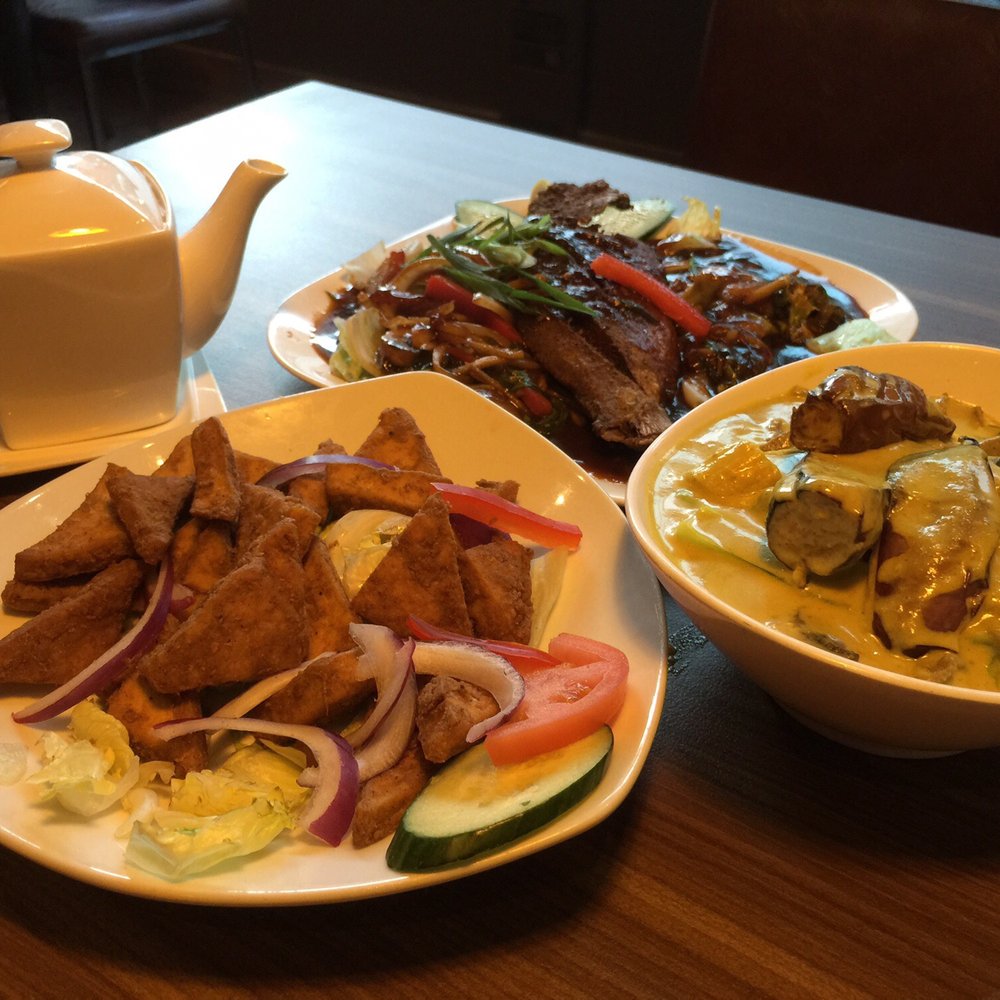Thai Room - Fried tofu with peanut sauce, red snapper, and golden beef curry with white rice. Let's eat! - Thai Near Me - Toronto, Ontario Thai Room - Fried tofu with peanut sauce, red snapper, and golden beef curry with white rice. Let's eat! - Thai Near Me - Toronto, Ontario