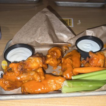 Buffalo Wild Wings - 6 piece medium - Sports Bars Near Me - Henderson, Nevada