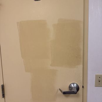 Hampton Inn Raleigh/Cary - Bathroom door that won't shut - Hotels Near Me - Cary, North Carolina